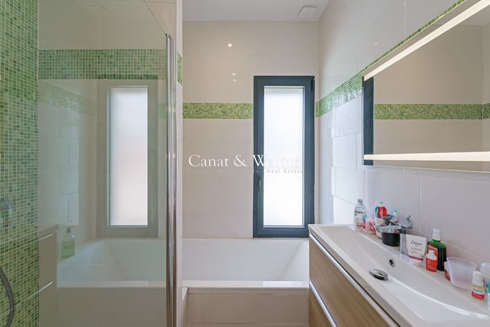 Image No.14-6 Bed House for sale