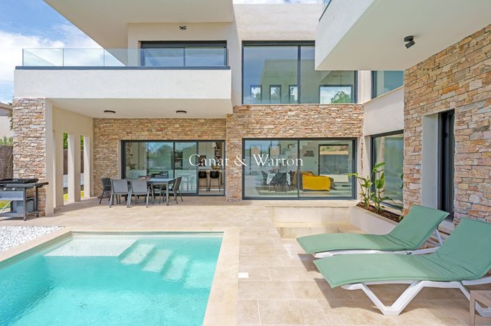 Image No.15-6 Bed House for sale