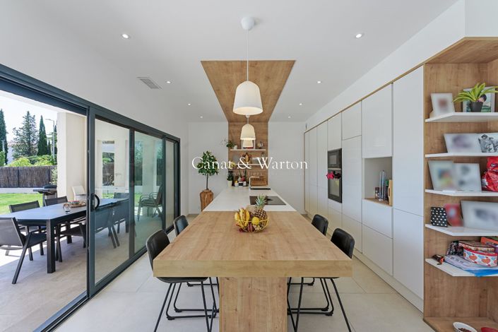 Image No.4-6 Bed House for sale