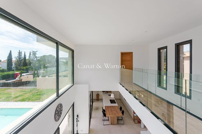 Image No.6-6 Bed House for sale