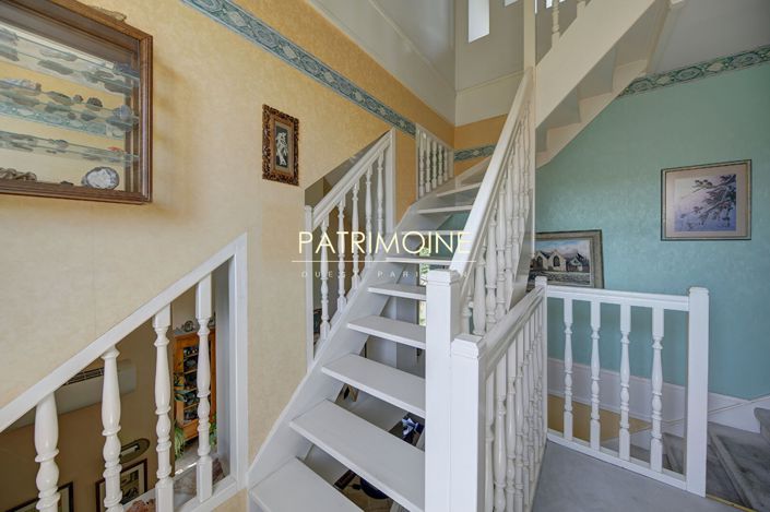 Image No.16-6 Bed Property for sale