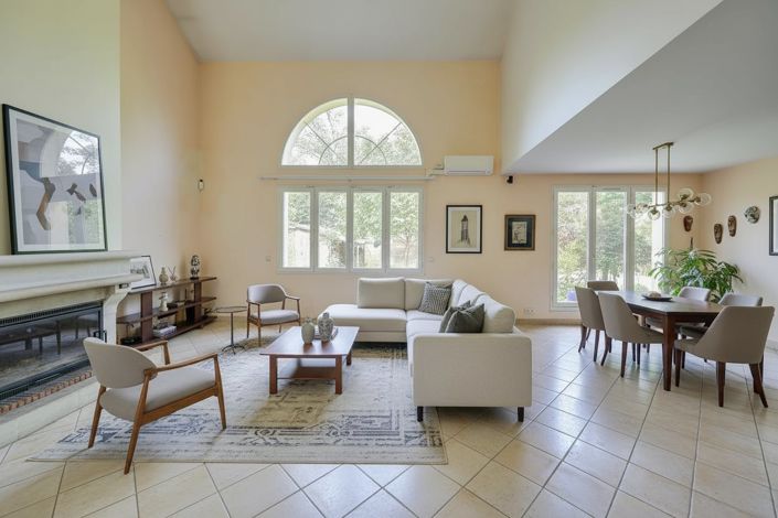 Image No.3-6 Bed Property for sale