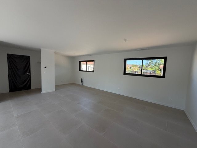 Image No.2-4 Bed House for sale