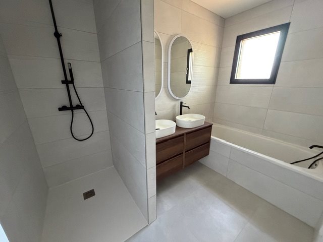 Image No.7-4 Bed House for sale