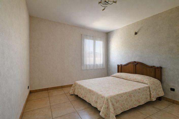Image No.8-2 Bed House for sale