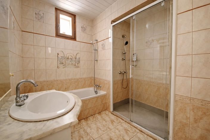 Image No.9-2 Bed House for sale