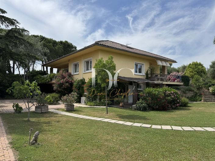 Image No.11-5 Bed House for sale