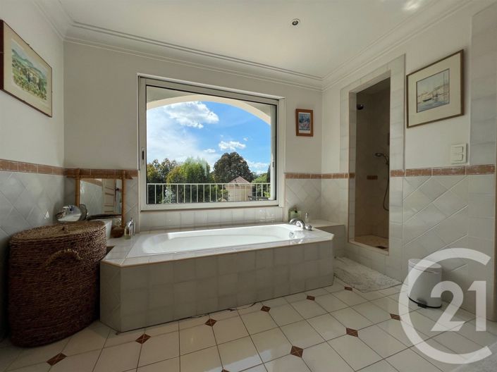 Image No.18-7 Bed House for sale
