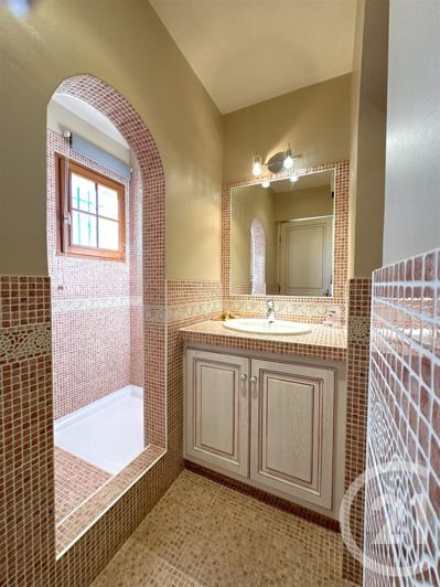 Image No.19-5 Bed House for sale