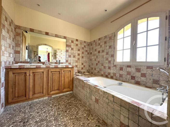 Image No.17-5 Bed House for sale