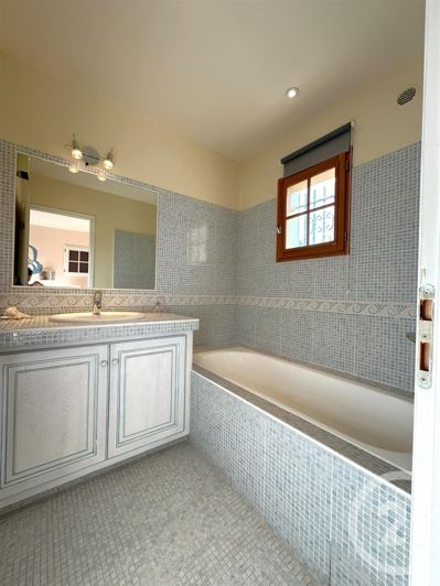 Image No.22-5 Bed House for sale
