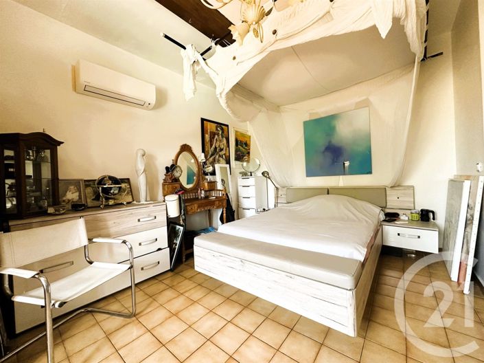 Image No.18-8 Bed House for sale
