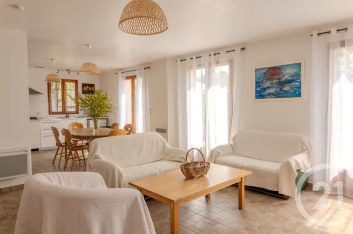 Image No.24-8 Bed House for sale