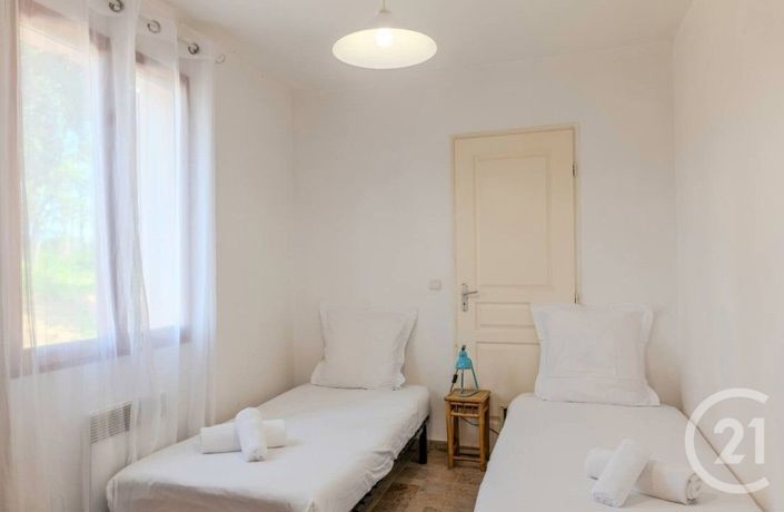 Image No.32-8 Bed House for sale