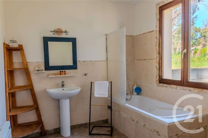Image No.34-8 Bed House for sale