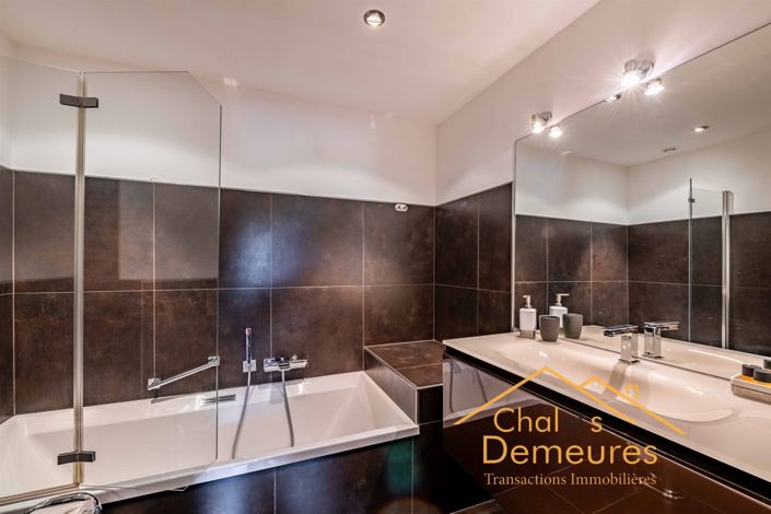Image No.12-6 Bed House for sale