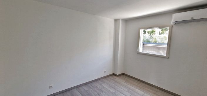 Image No.11-3 Bed House for sale