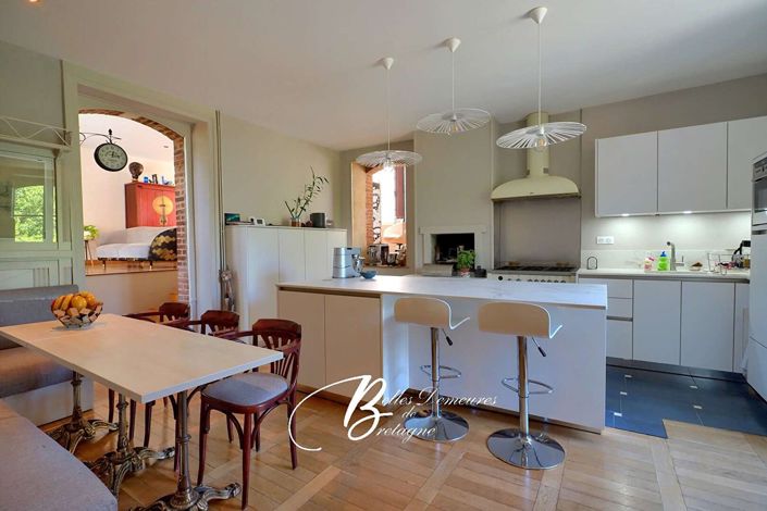 Image No.6-5 Bed House for sale