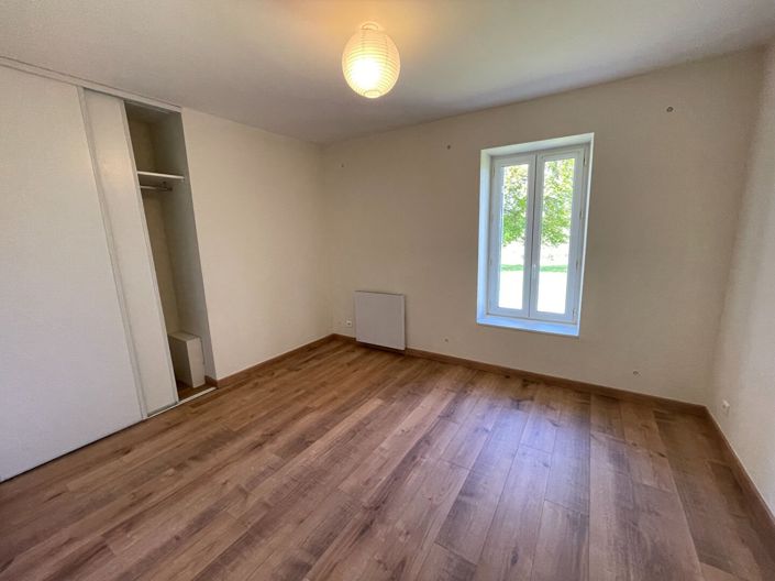 Image No.10-3 Bed House for sale
