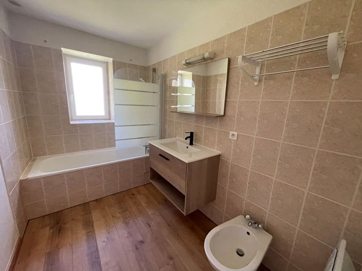 Image No.9-3 Bed House for sale