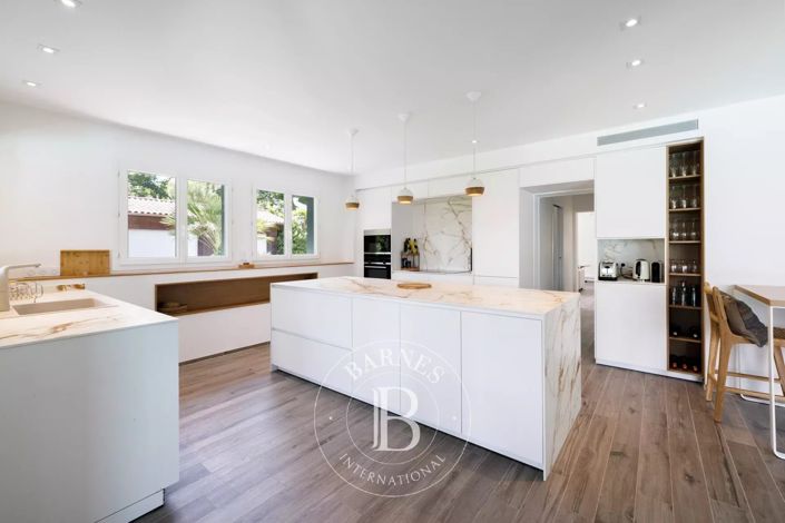 Image No.14-5 Bed House for sale