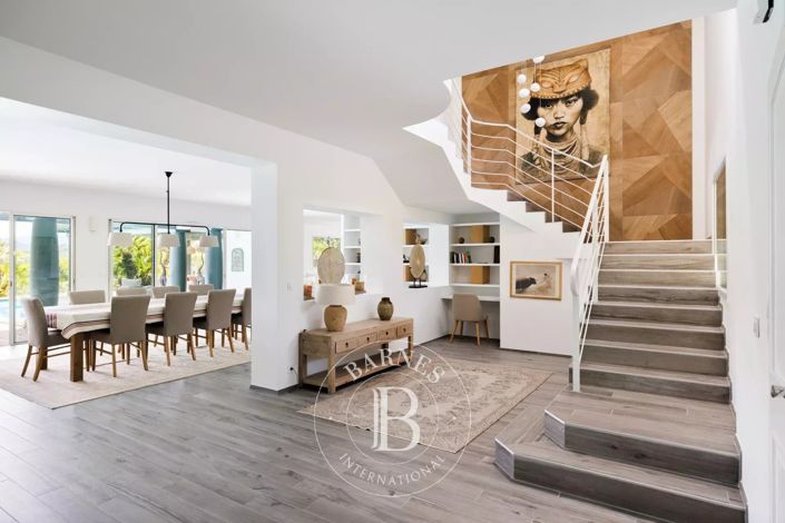 Image No.16-5 Bed House for sale