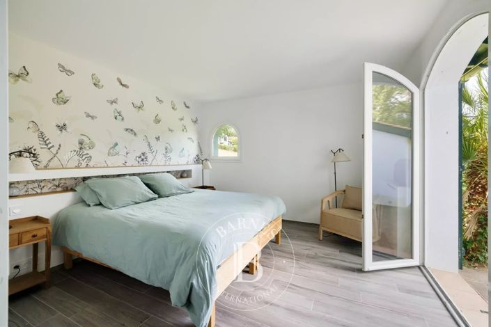 Image No.18-5 Bed House for sale