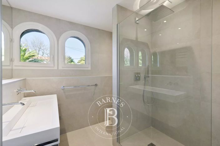 Image No.19-5 Bed House for sale