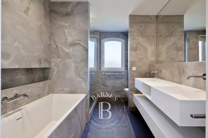 Image No.24-5 Bed House for sale