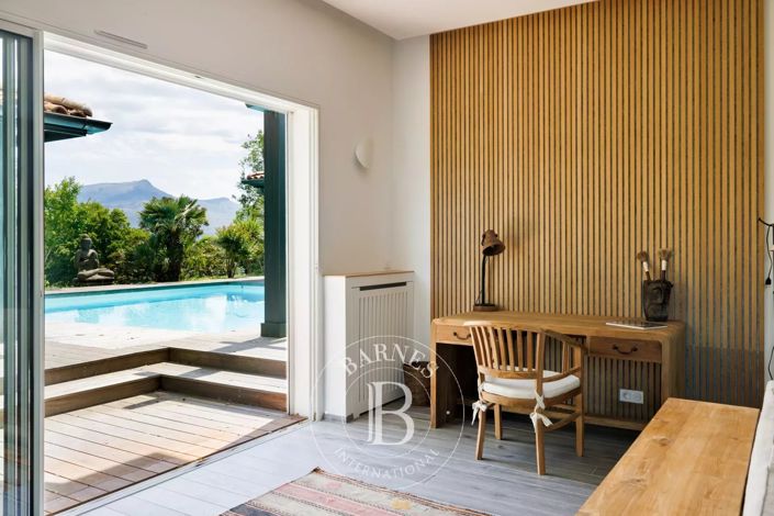 Image No.26-5 Bed House for sale