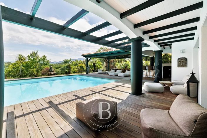 Image No.30-5 Bed House for sale