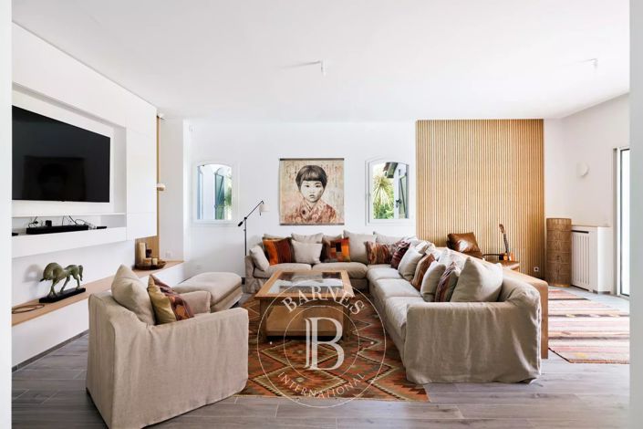 Image No.7-5 Bed House for sale