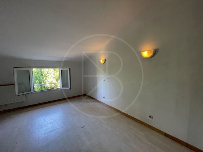 Image No.10-3 Bed House for sale