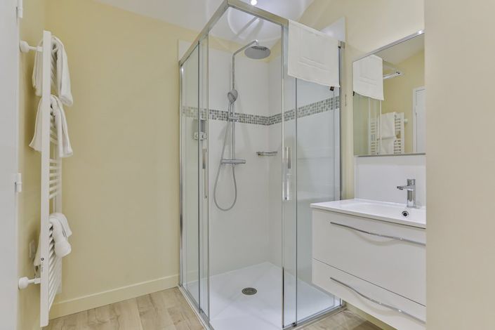 Image No.10-6 Bed House for sale