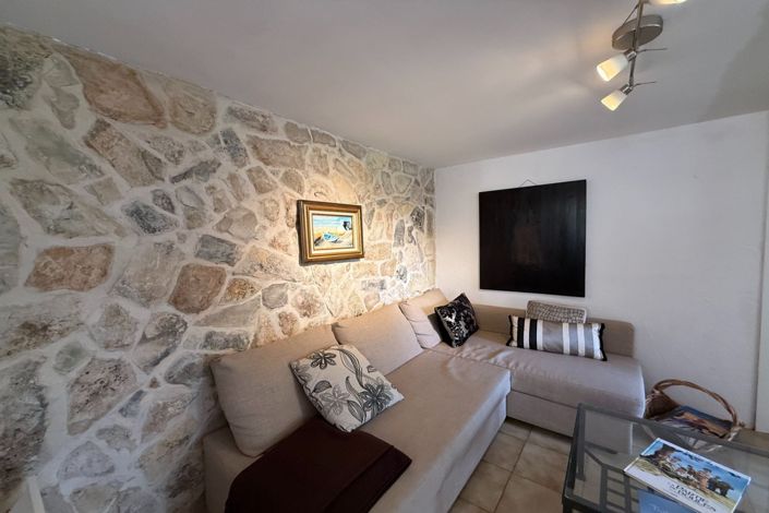 Image No.7-2 Bed House for sale