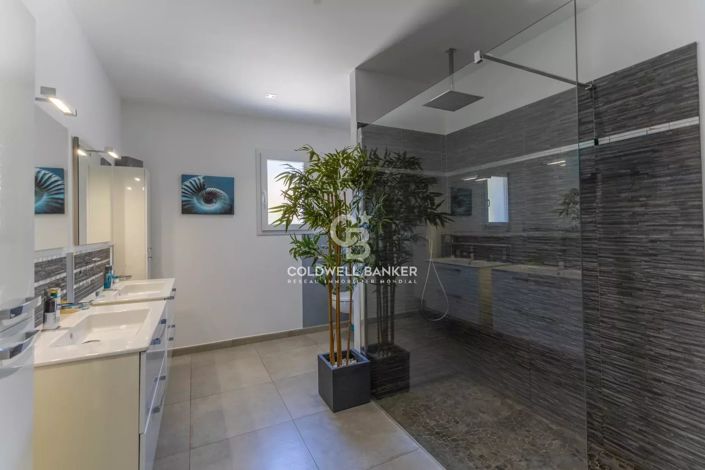 Image No.14-4 Bed House for sale