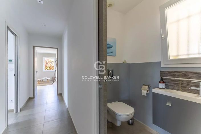 Image No.17-4 Bed House for sale