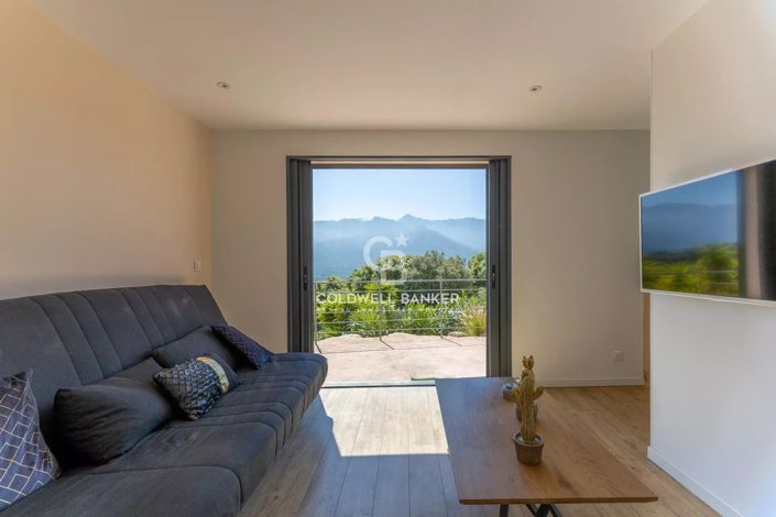 Image No.28-4 Bed House for sale