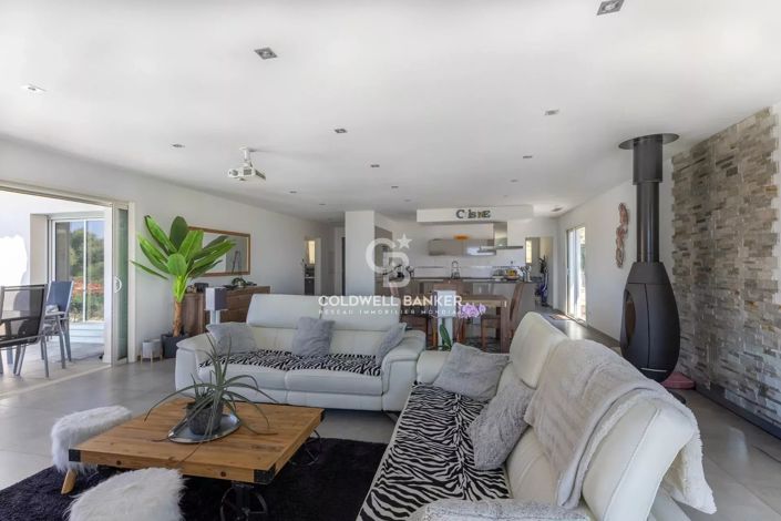 Image No.7-4 Bed House for sale