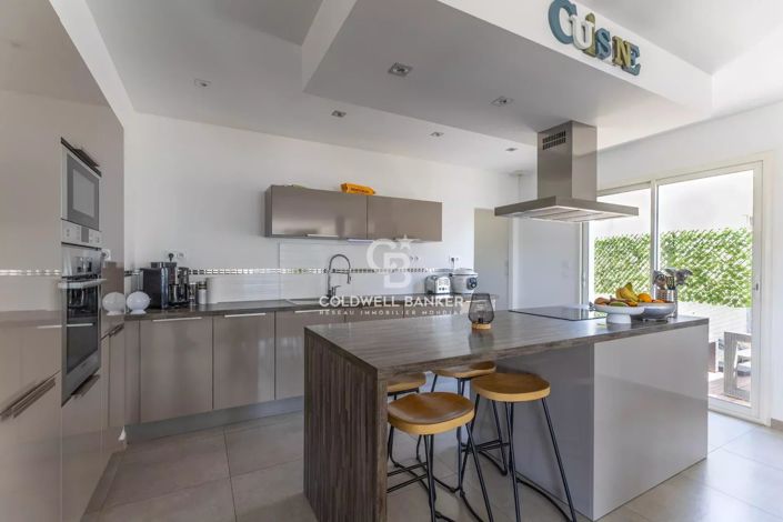 Image No.9-4 Bed House for sale