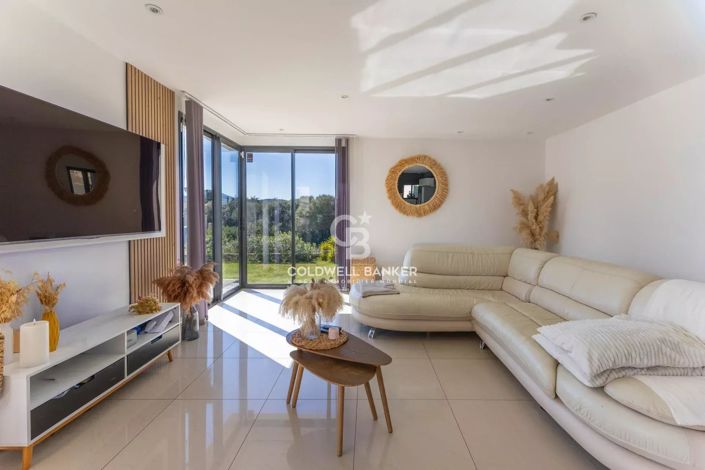 Image No.10-4 Bed House for sale