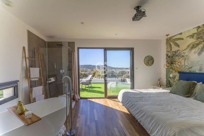 Image No.17-4 Bed House for sale