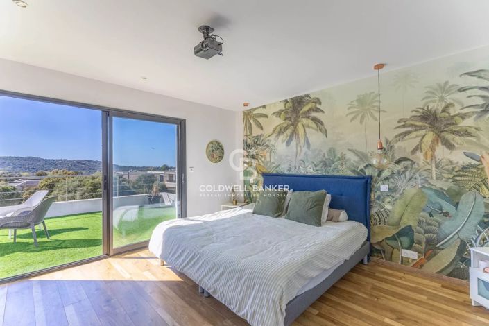 Image No.20-4 Bed House for sale