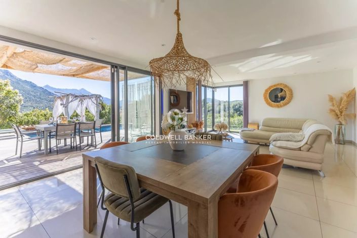 Image No.9-4 Bed House for sale