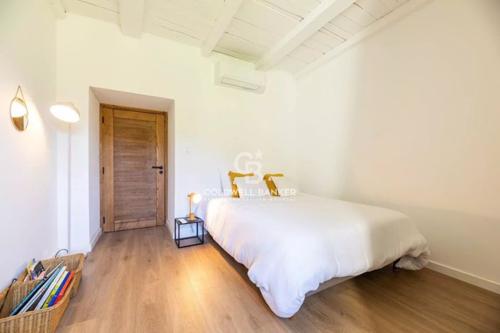 Image No.16-6 Bed House for sale