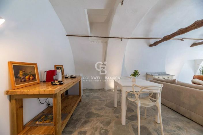 Image No.6-6 Bed House for sale
