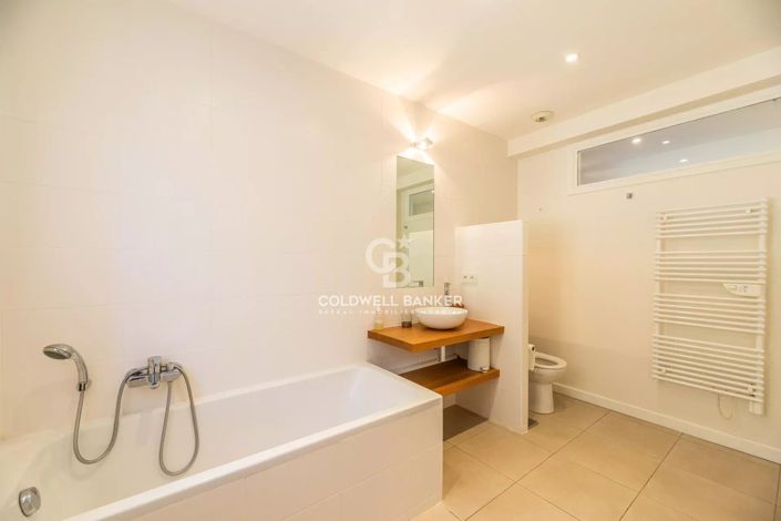 Image No.30-7 Bed House for sale