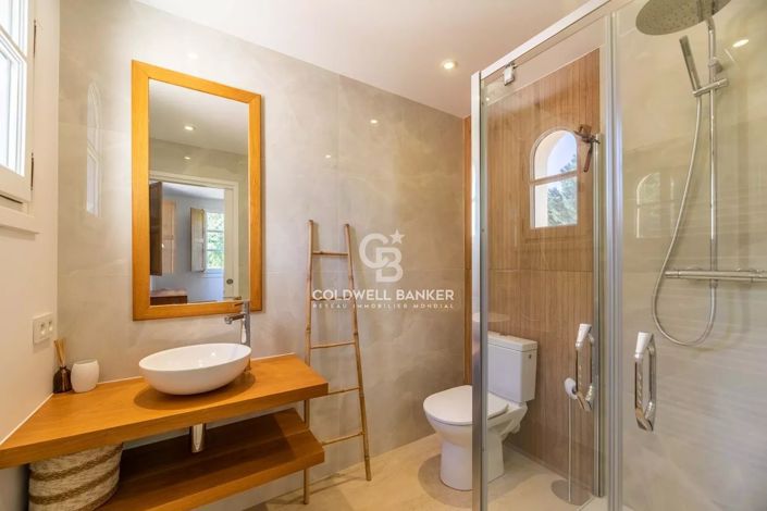 Image No.41-7 Bed House for sale