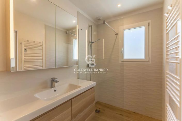 Image No.24-4 Bed House for sale