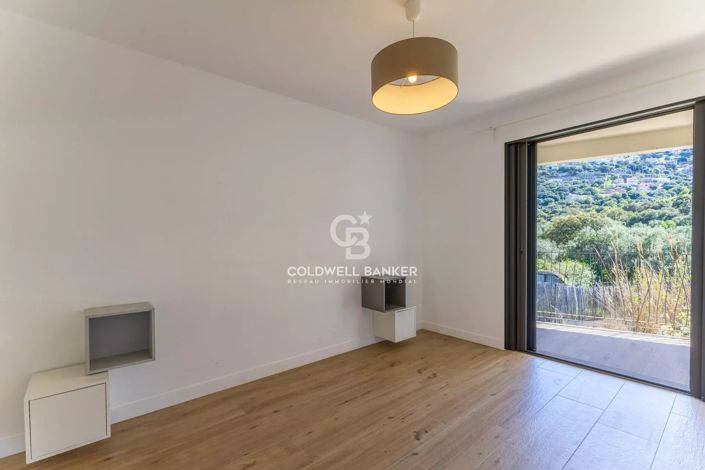 Image No.26-4 Bed House for sale